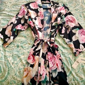Flora Nikrooz floral robe, new with tags (Sz M/L)